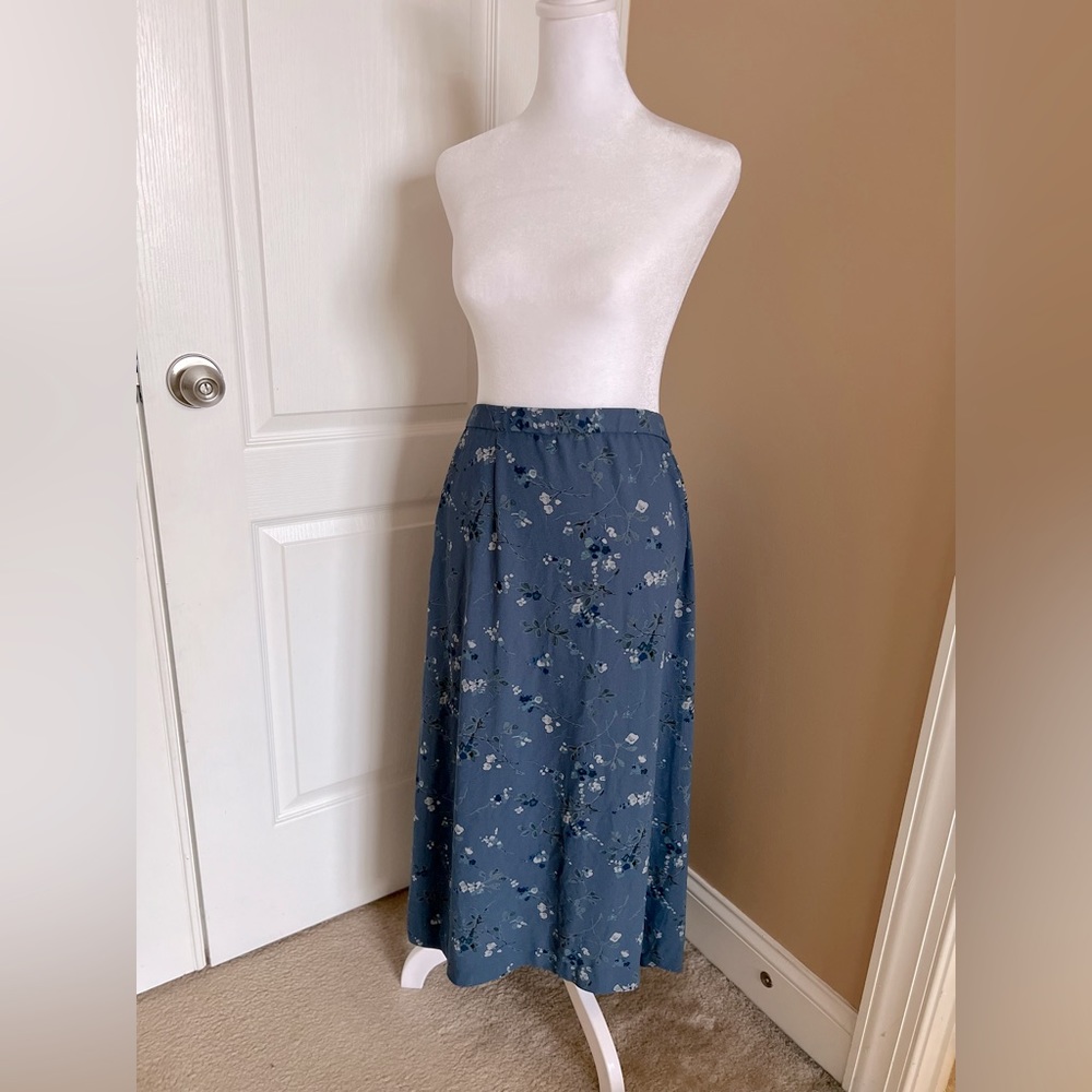 IT HAS POCKETS- vintage floral skirt